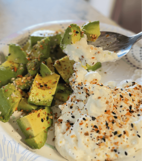 High Protein and healthy fats are a much better choice than a sandwich, cereals or even a salad. This morning I had Cottage Cheese and an Avocado. I sprinked sea salt, pepper,